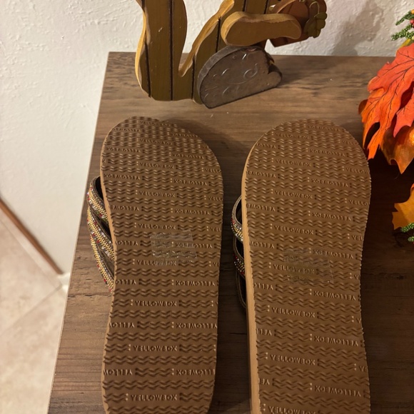 Never Worn** Mellow Mat Yellowbox Chelsy 7.5 Flip-flop / low heeled sandal wit - Picture 3 of 3